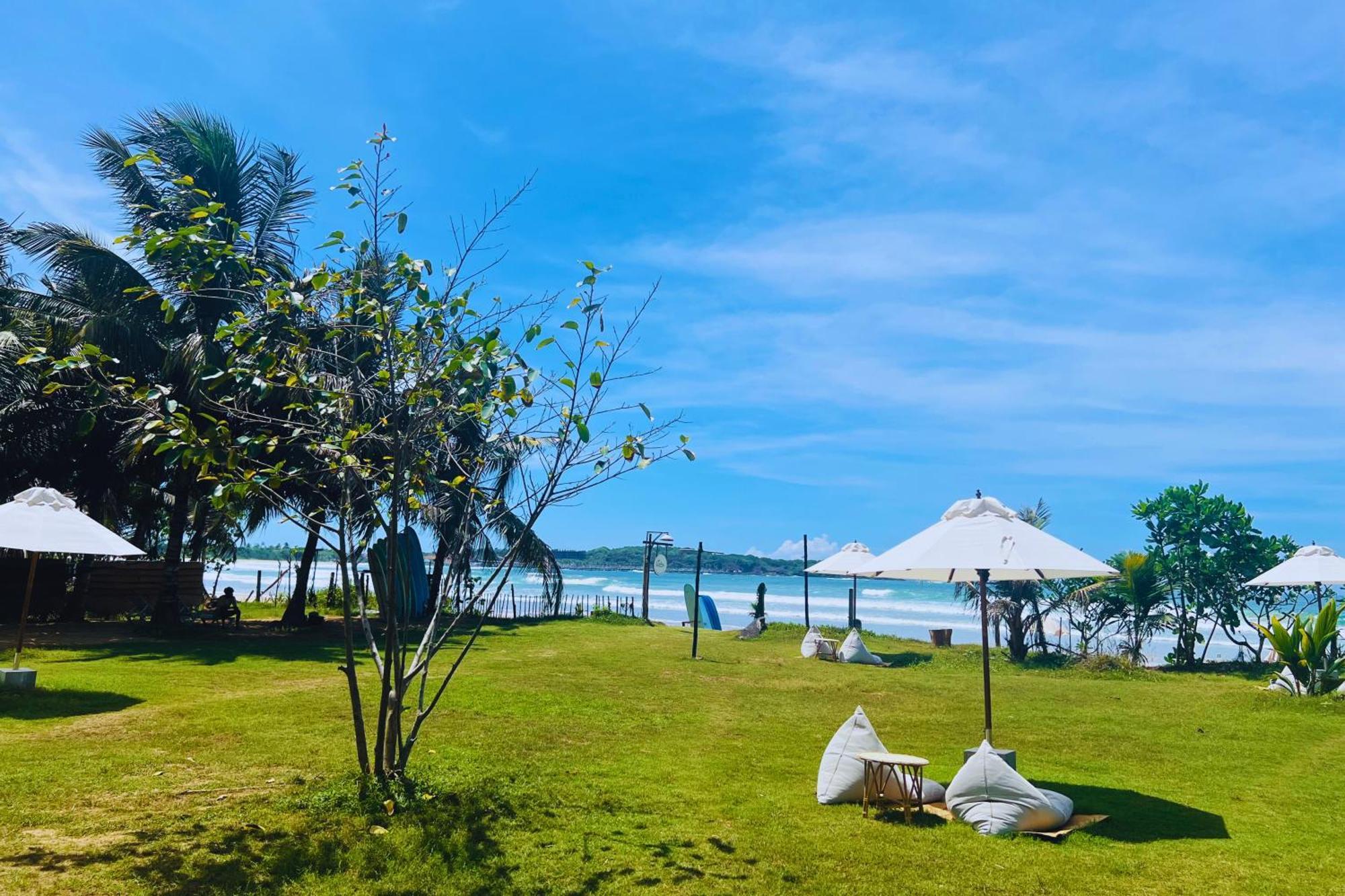 Calma - Surf, Yoga & Coffee On A Private Beach ディックウェラ エクステリア 写真