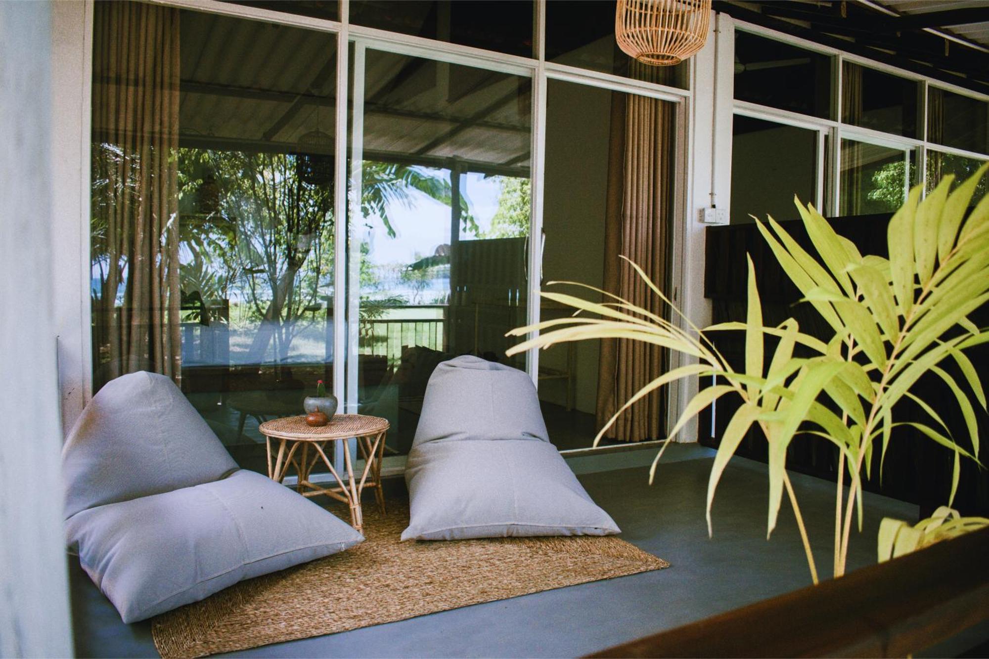 Calma - Surf, Yoga & Coffee On A Private Beach ディックウェラ エクステリア 写真