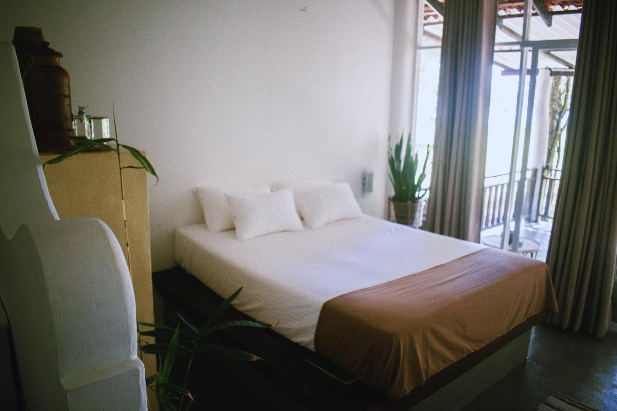 Calma - Surf, Yoga & Coffee On A Private Beach ディックウェラ 部屋 写真