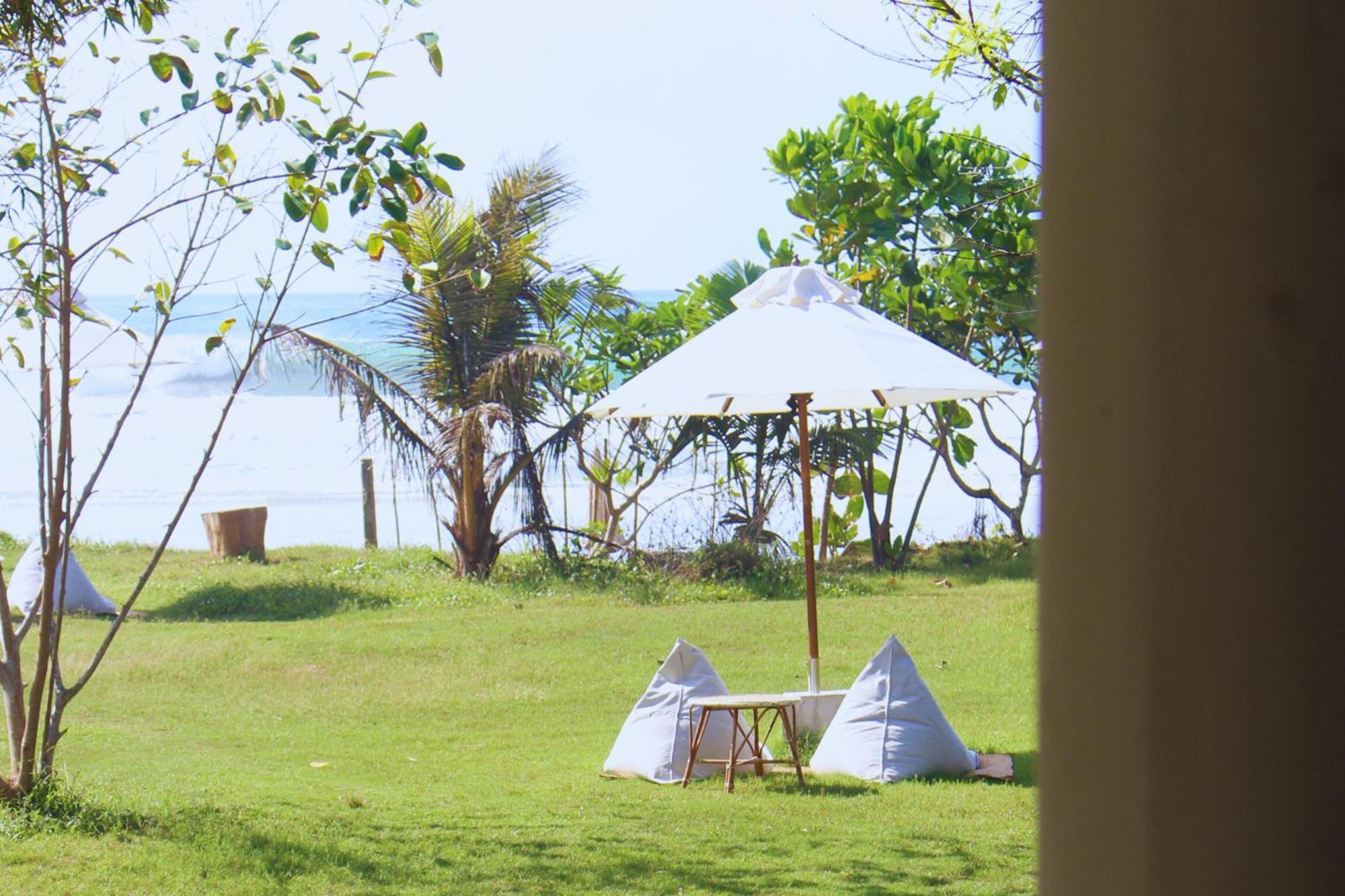 Calma - Surf, Yoga & Coffee On A Private Beach ディックウェラ エクステリア 写真
