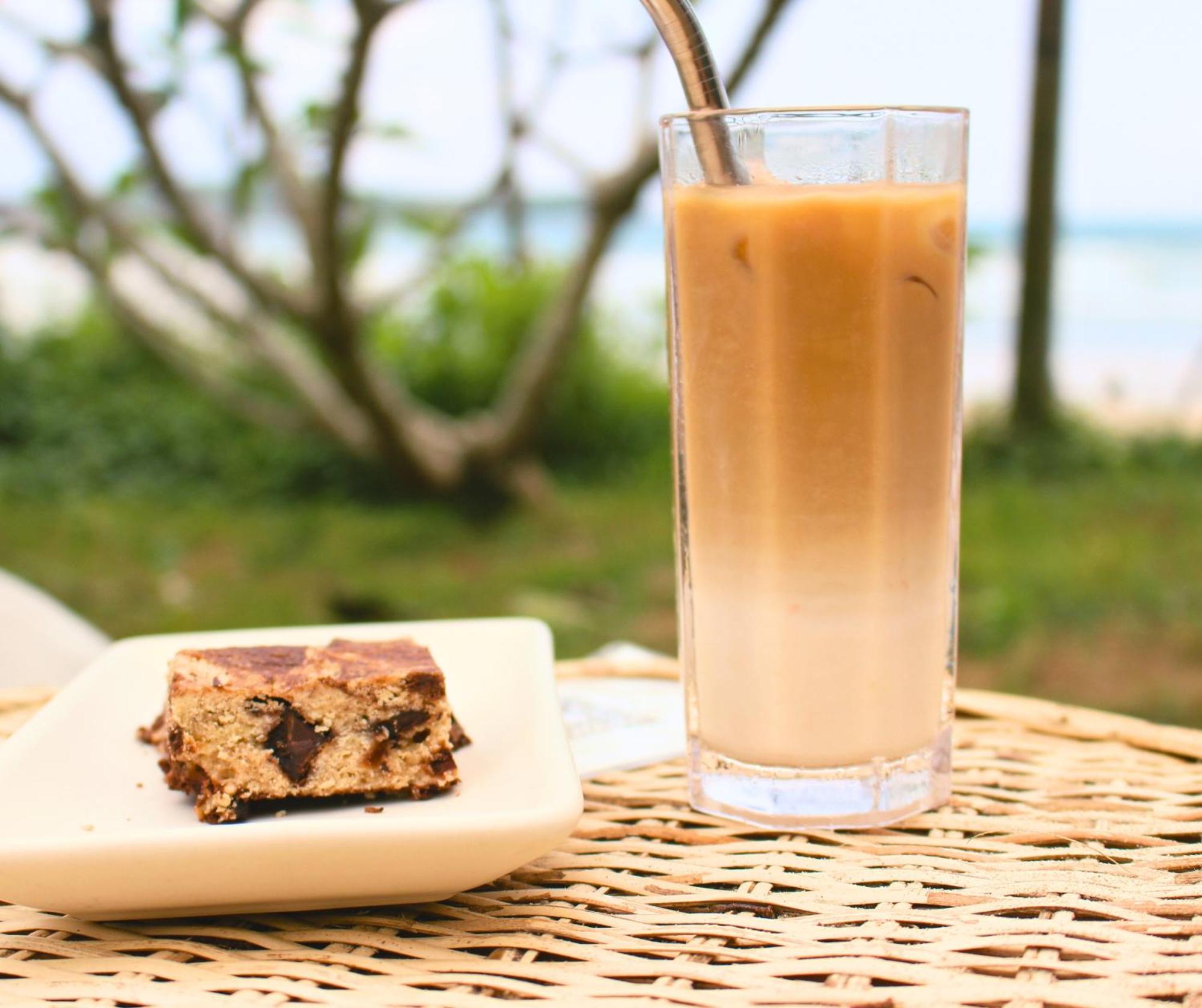 Calma - Surf, Yoga & Coffee On A Private Beach ディックウェラ エクステリア 写真