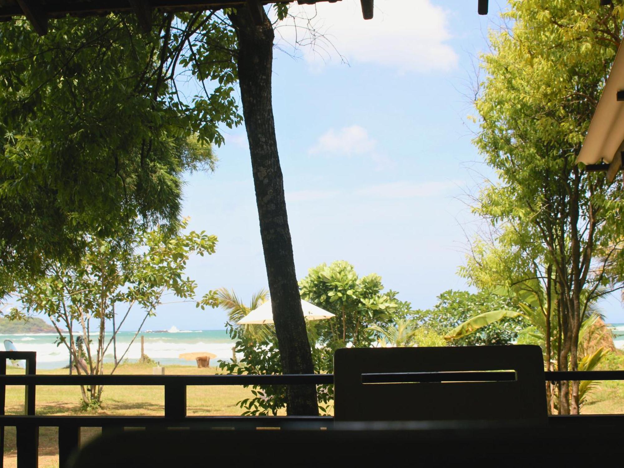 Calma - Surf, Yoga & Coffee On A Private Beach ディックウェラ エクステリア 写真